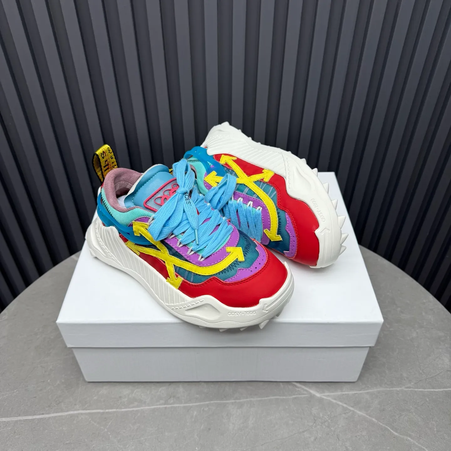 【OFF WHITE】P: 680💰Couple model, Size: Female 35-40; Male 39-44 (customized at 45.46) 2025SS trendy brand OFF WHITE classic popular model, combined outsole, official website original 1:1 developed top-level copy, ️Selected imported high-mercerized matte cowhide splicing breathable mesh ✔️Breathable lining, breathable and comfortable, simple and personalized design, official website rubber outsole.